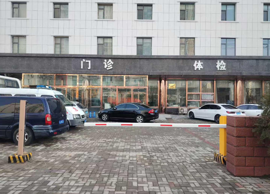 呼和浩特宜兴医院出入口道闸、车牌识别